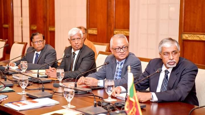 පළාත් ආණ්ඩුකාරවරුන් සමඟ ජනාධිපති ලේකම් කාර්යාලයේ පැවති සාකච්ඡාව