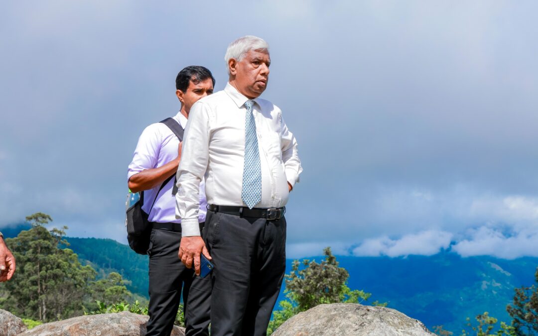 පූනාගල ප්‍රදේශයේ කළ සංචාරයකදී නායයෑම්වලින් පීඩාවට පත් ජනතාව සඳහා නිවාස ඉදිකිරීම සඳහා වෙන් කර ඇති යෝජිත ඉඩම පරීක්ෂාව