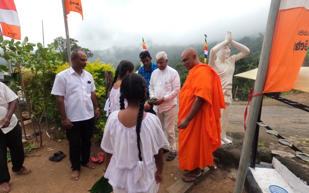 ලියංගහවෙල බෝධිරුක්ඛාරාම විහාරස්ථානයේ නව ශාලාවේ උඵවහු තැබීමේ අවස්ථාව